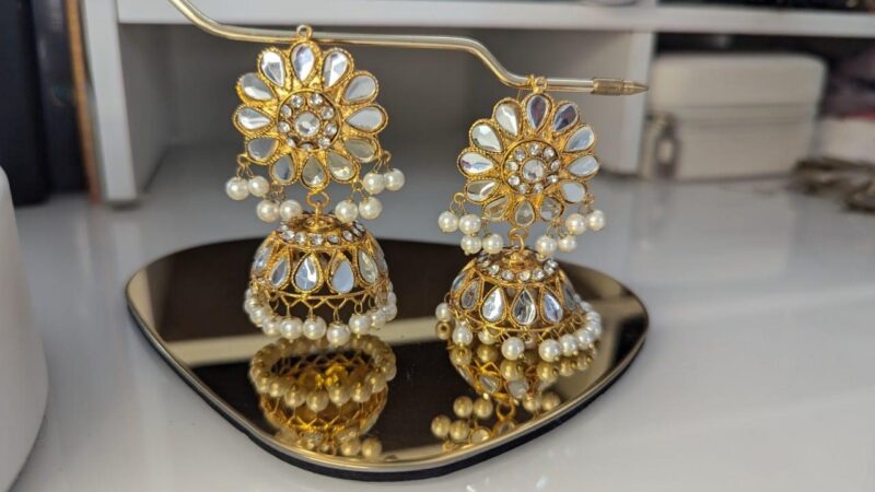 Elegant Lightweight Kundan Chumka Earrings - Image 5